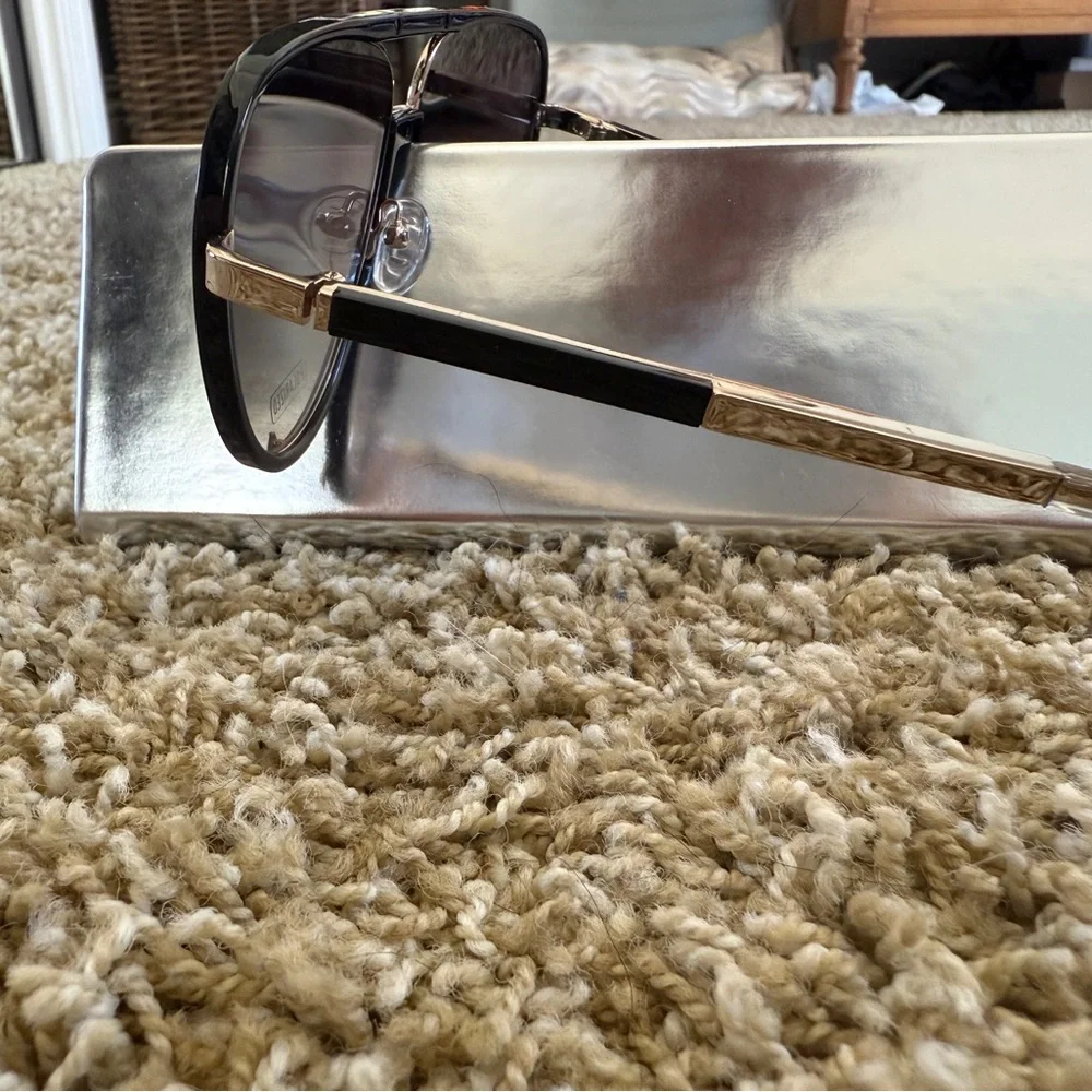 QUAY High Profile Sunglasses NWOT - Picture 7 of 10
